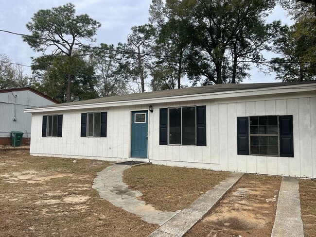 Building Photo - 4 bed 2 bath Lease Option