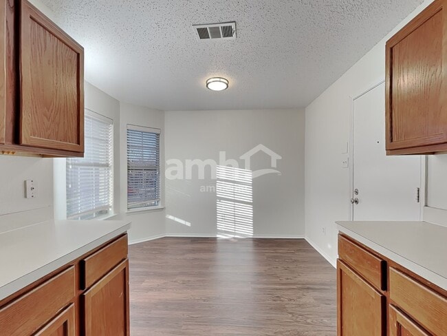 Photo - 717 Timber Trl