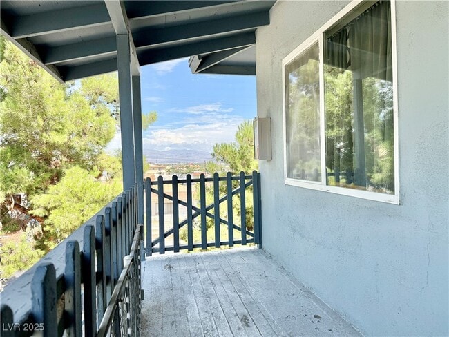 Photo - 390 N 13th St