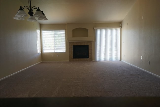 Photo - 7468 Skyline Way