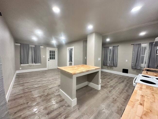 Photo - 320 Grant St