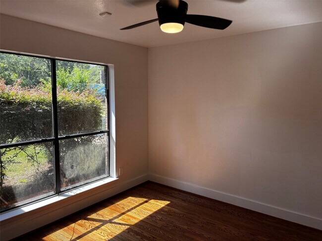 Photo - 377 Burke St