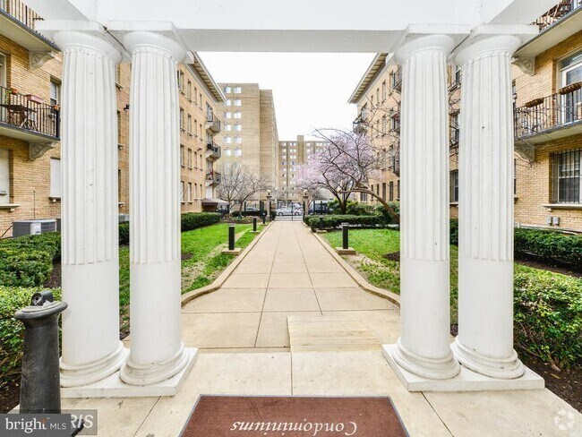 Building Photo - 1401 Columbia Rd NW Unit 105 Rental