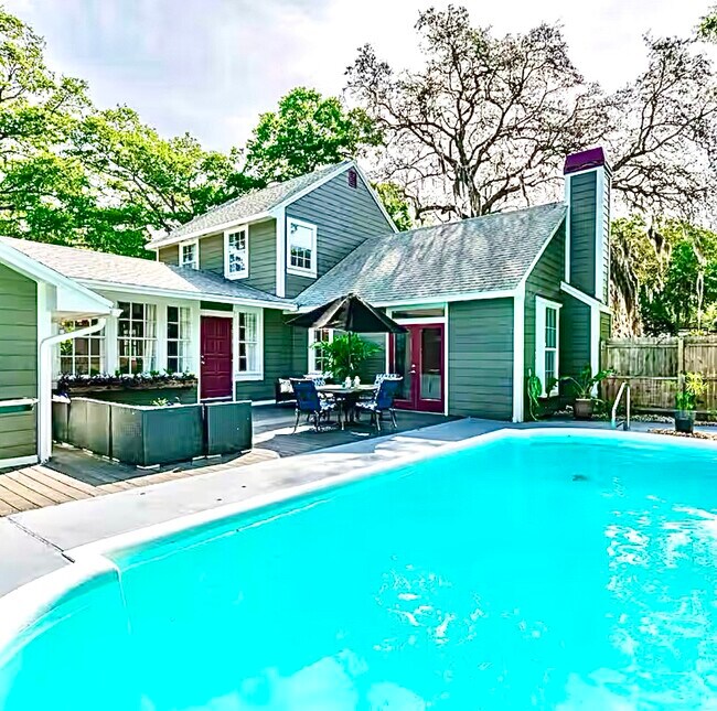 1721 Hillside Dr House House Rental in Tampa, FL