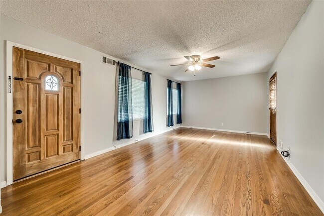 Photo - 6722 Hialeah Dr