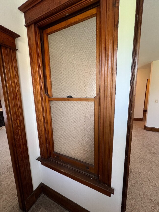 Spacious 2-Bed Near UC Medical Campus — Modern Updates, Central HVAC, Off-Street Parking