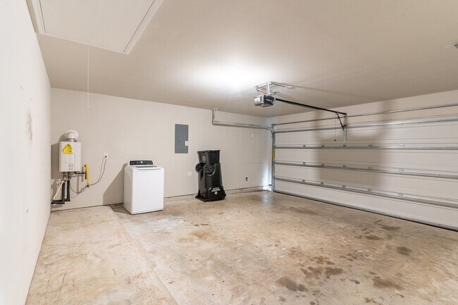 Building Photo - 1834 Brady Shores Dr