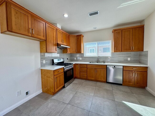 Photo - 12TH ST Unidad 729