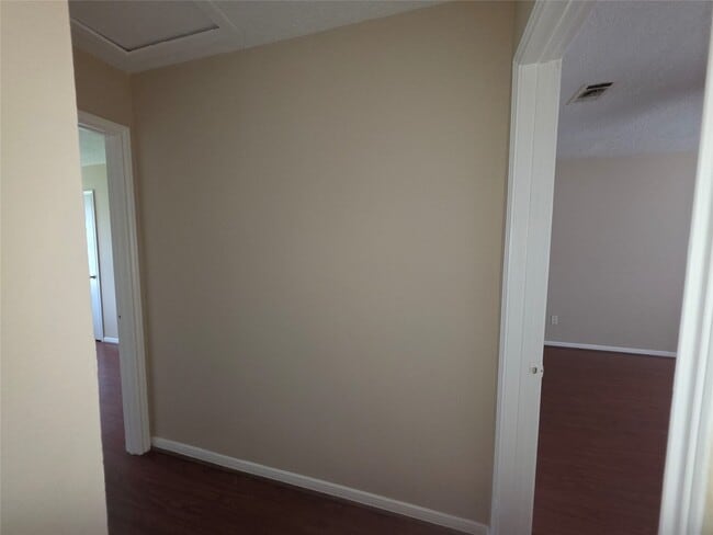 Building Photo - 1881 Country Village Blvd Unit B Rental