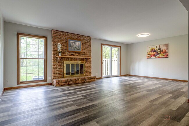 Photo - 851 Sutton Ct