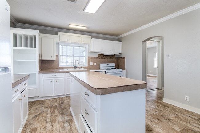 Photo - 1007 E Main St