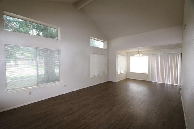 Photo - 3214 Keywood Ln