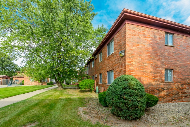 Golf Manor Apartments