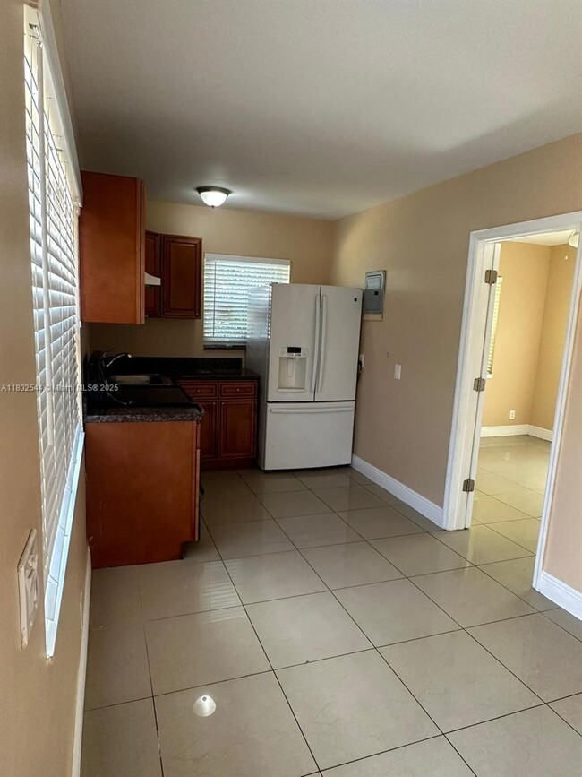 Photo - 1909 Plunkett St Condo Unit 1-4