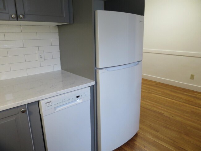 Photo - 32 College Ave Unidad 3