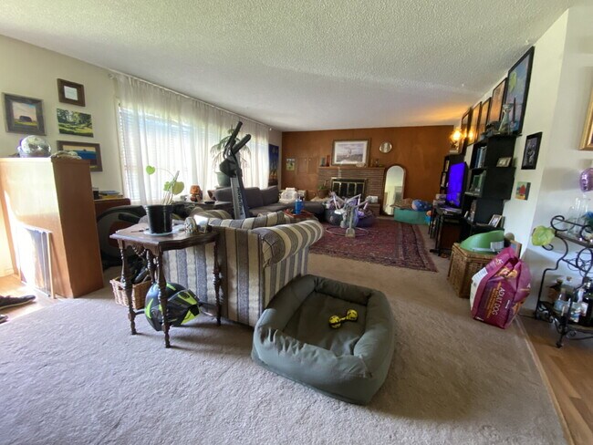 Photo - Massive Fenced Yard, Spacious 3BR Near Hospital, Shopping & Waterfront in Prime Bellingham Location