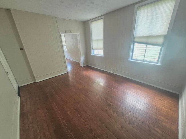 Photo - 417 Emma St Unit 417 Emma St  2