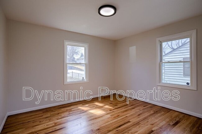 Photo - 3934 Monroe St