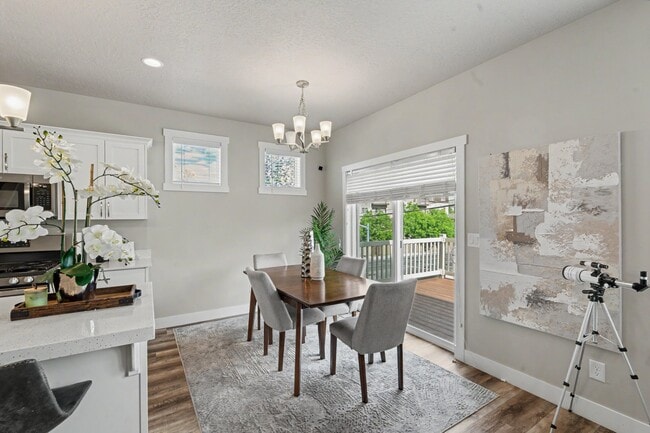 1303 E Weyburn Ln