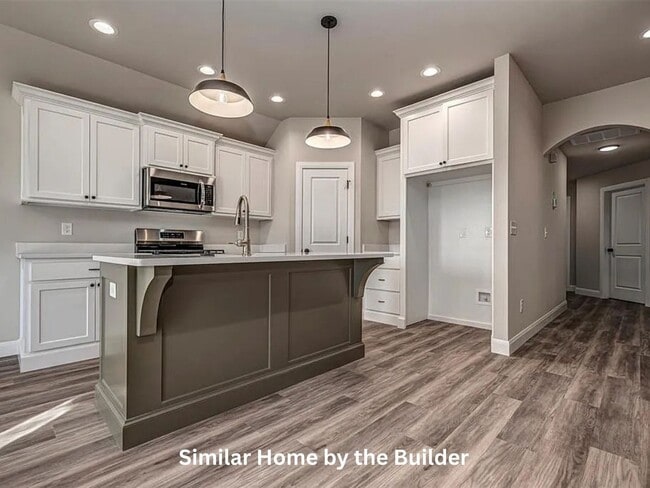 Photo - Spacious 4-Bedroom Home with 3-Car Garage in Yukon!