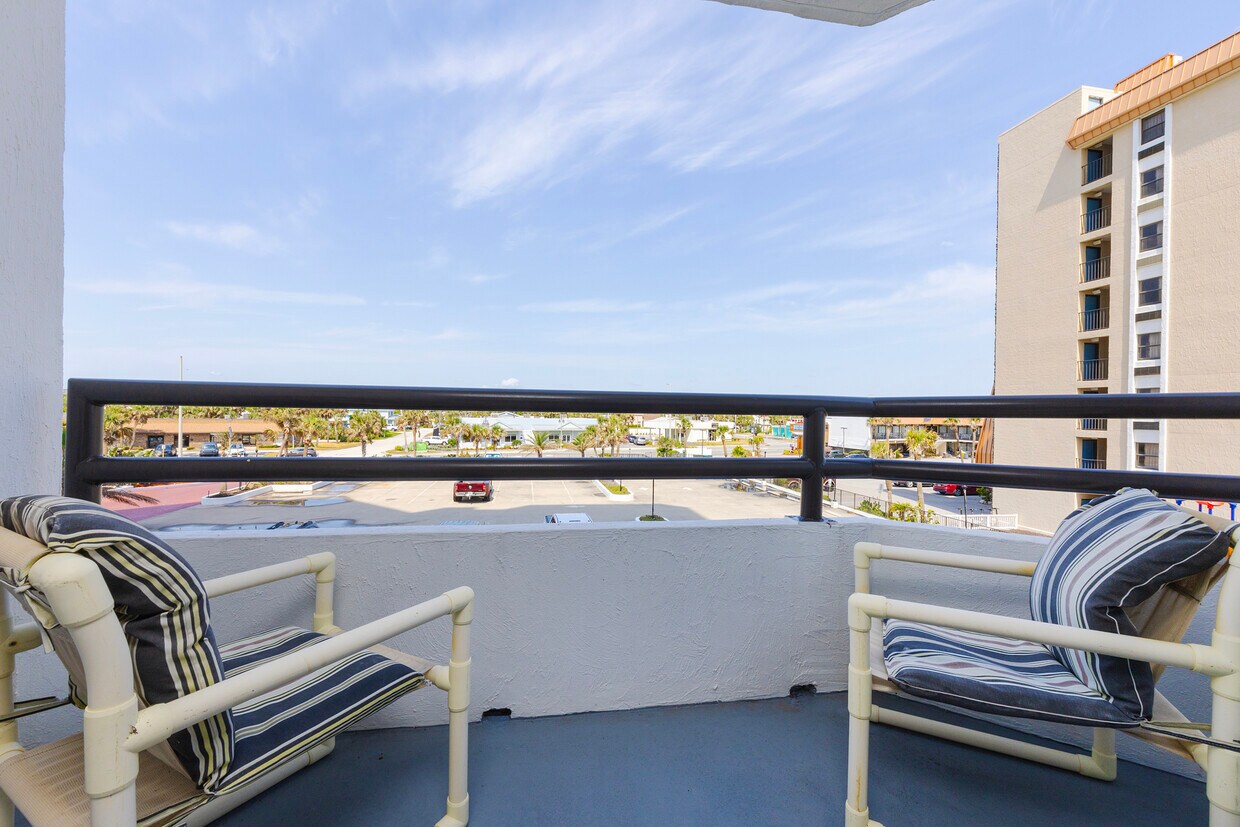 Master bedroom balcony - 2425 S Atlantic Ave (Daytona Beach Shores, FL)