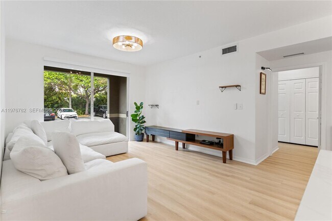 Photo - 6851 SW 44th St Unidad 107