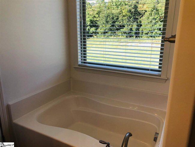 Photo - 218 Everard Ln