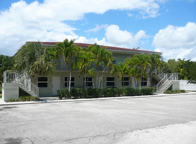 Photo - 2319 Tamarind Dr