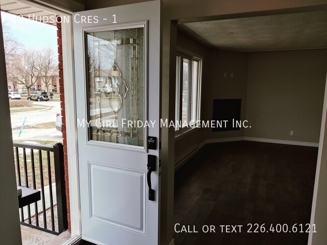 Building Photo - 10 Hudson Crescent Unit 1