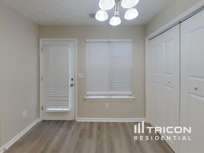 Photo - 2492 Feathertree Ln