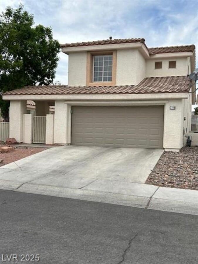 THIS BEAUTIFUL TWO STORY HOME WITH POOL - THIS BEAUTIFUL TWO STORY HOME WITH POOL