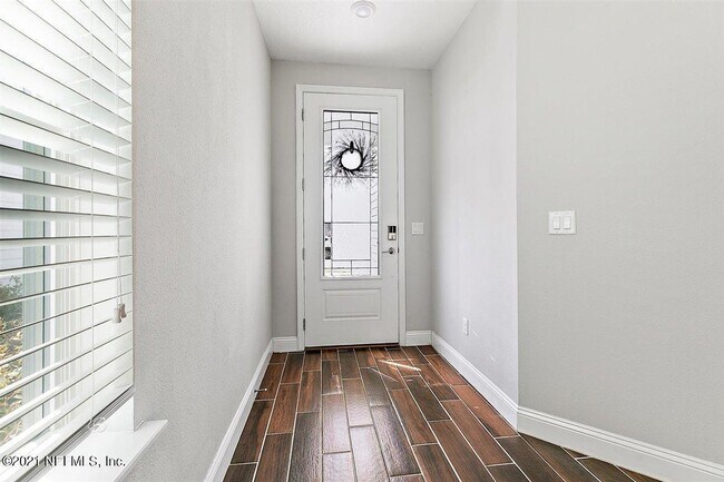 Photo - 152 Clifton Bay Lp