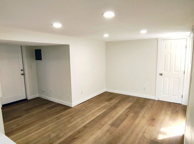 Photo - 951 Logan Ave S Unit 951 E Logan Ave #B