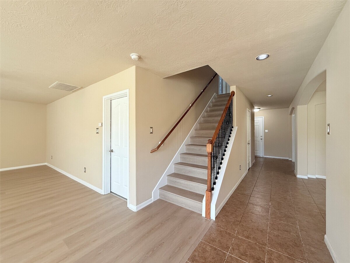 Photo - 246 Golden Grain Dr
