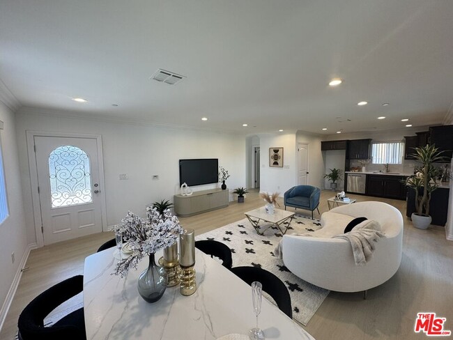 Photo - 3917 Dwiggins St