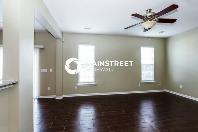 Photo - 3 Bedroom Pet-Friendly Home in Charlotte, NC with Main Street Renewal