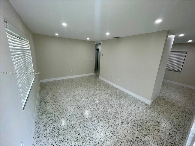 Photo - 1129 SW 11th Ave Unidad 1129