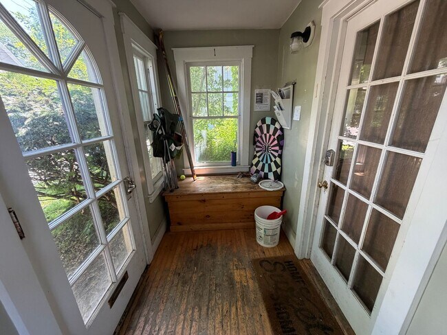 Photo - 3 Bedroom Apartment in Burlington VT Available NOW! OFF STREET PARKING, LAUNDRY, HEAT INCLUDED! Unit 1
