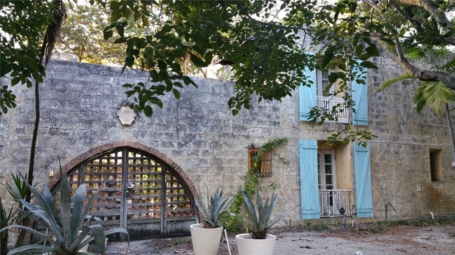 Building Photo - 2728 Calusa St Unit B