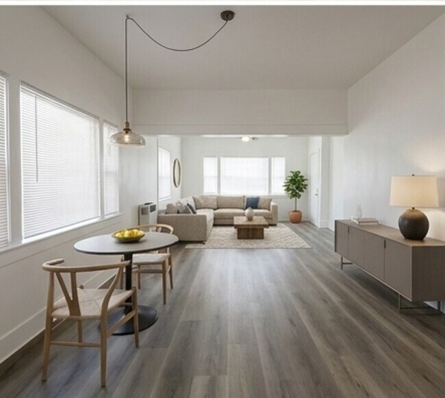 433 W 4th St Unit 433