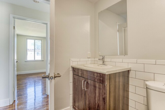 Photo - 321-347 Yonge Street