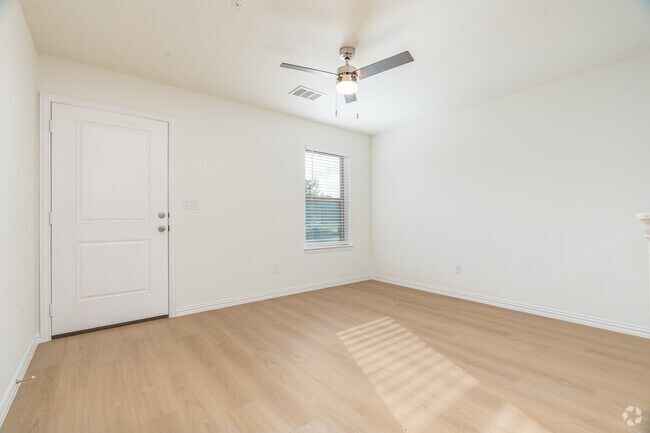 3BR, 2BA - 1,100SF - Living Room