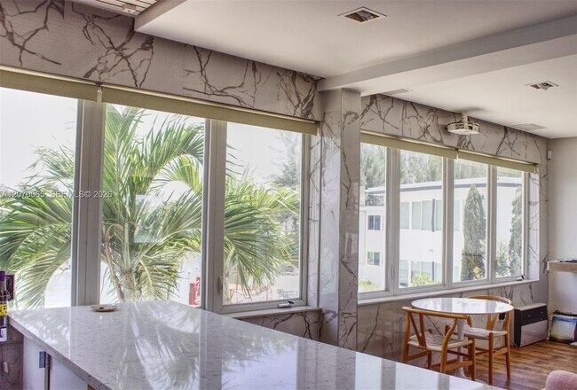 Photo - 4710 Pine Tree Dr Unidad 49
