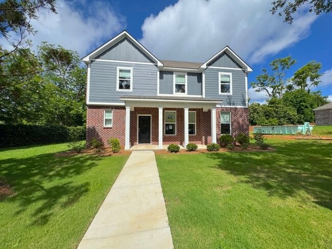 Building Photo - Just Built Beautiful comfortable, open con... Rental
