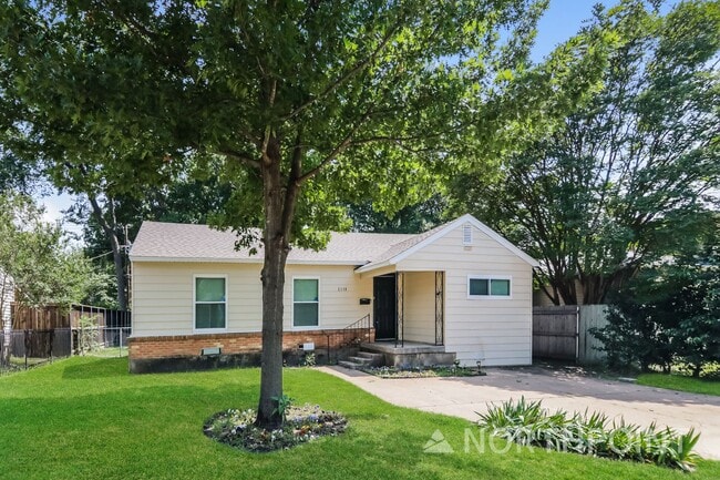 Photo - 3 BR/2BA | Updated Single Family Home | Gated backyard | In Dallas!
