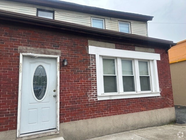 Building Photo - 588 Waverly St Unit 1 Rental