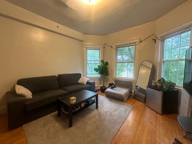 Photo - 156 Magazine St Unidad 25