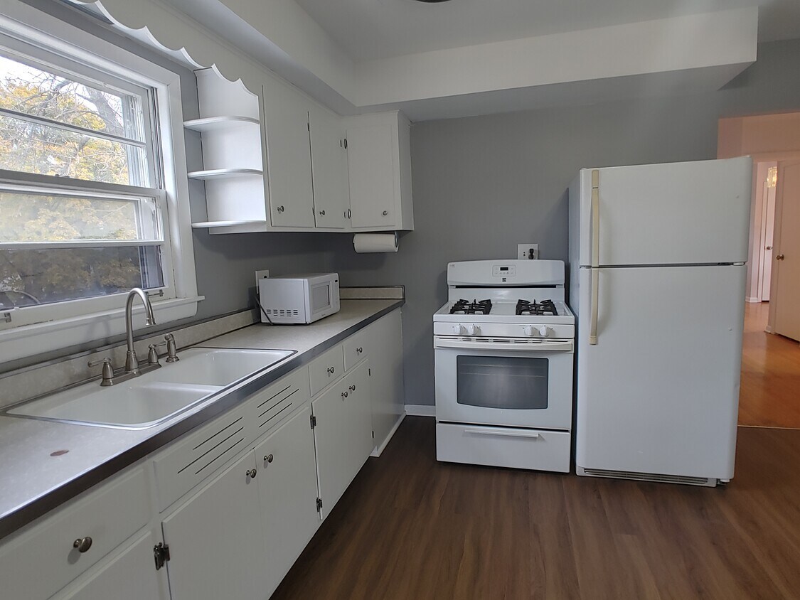 Kitchen - 4158 N Meade Ave (Chicago, IL)
