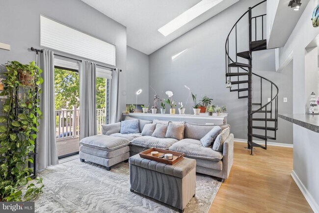 Photo - 1310 Roberts Way