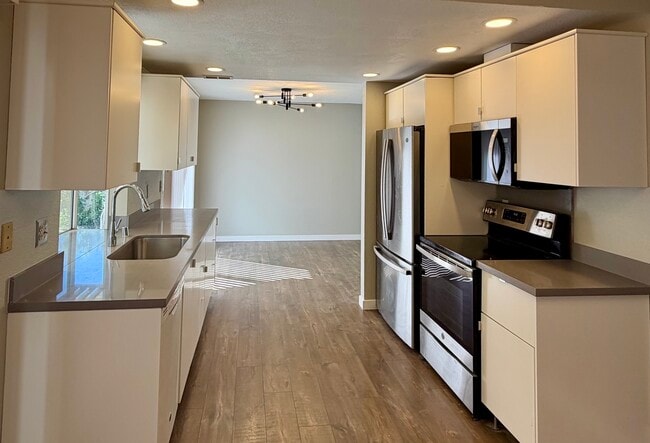 Photo - 34179 Tony Ter